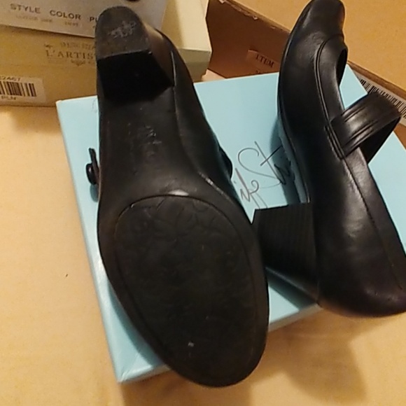 Shoes - Picture 3 of 4